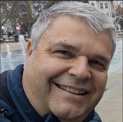 Profesor Lucian Adrian Secară